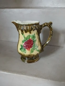 Petit pichet/ crémier ancien en majolique