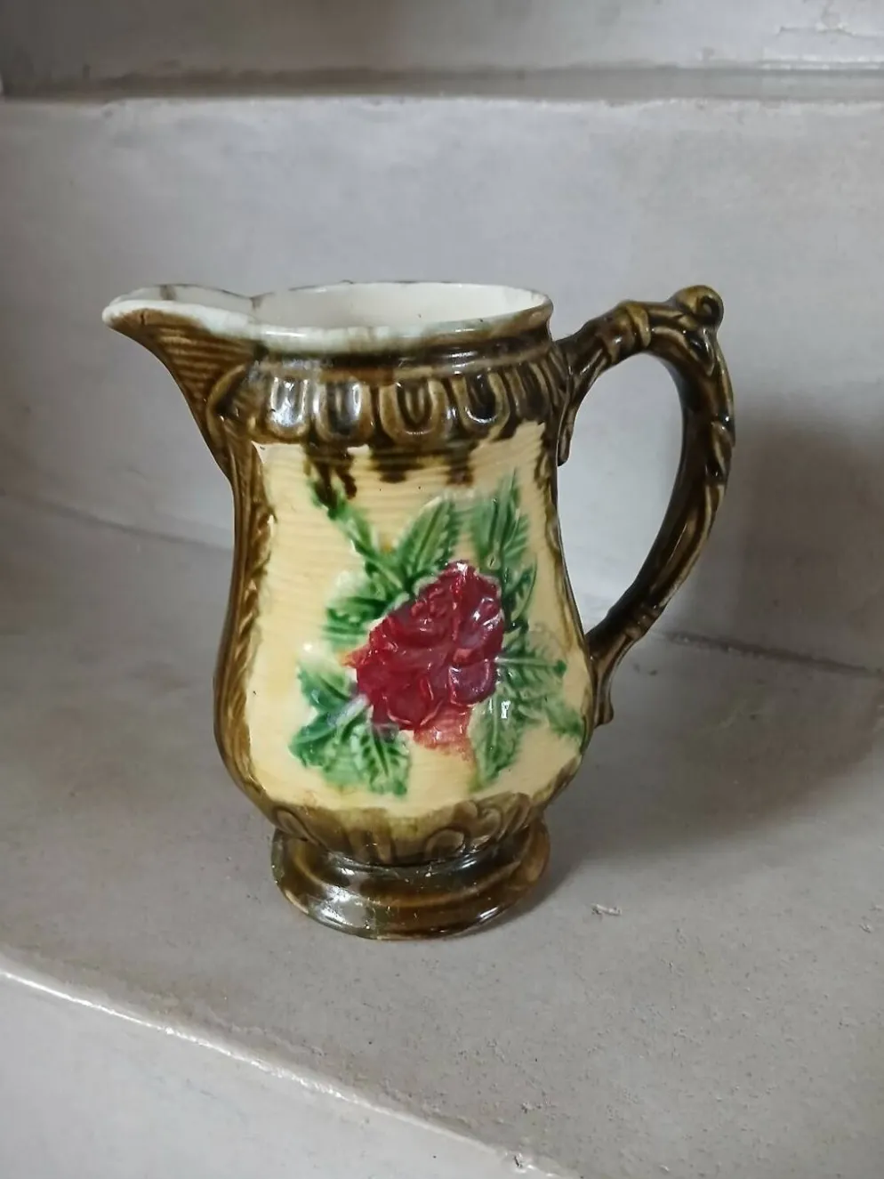 Petit pichet/ crémier ancien en majolique