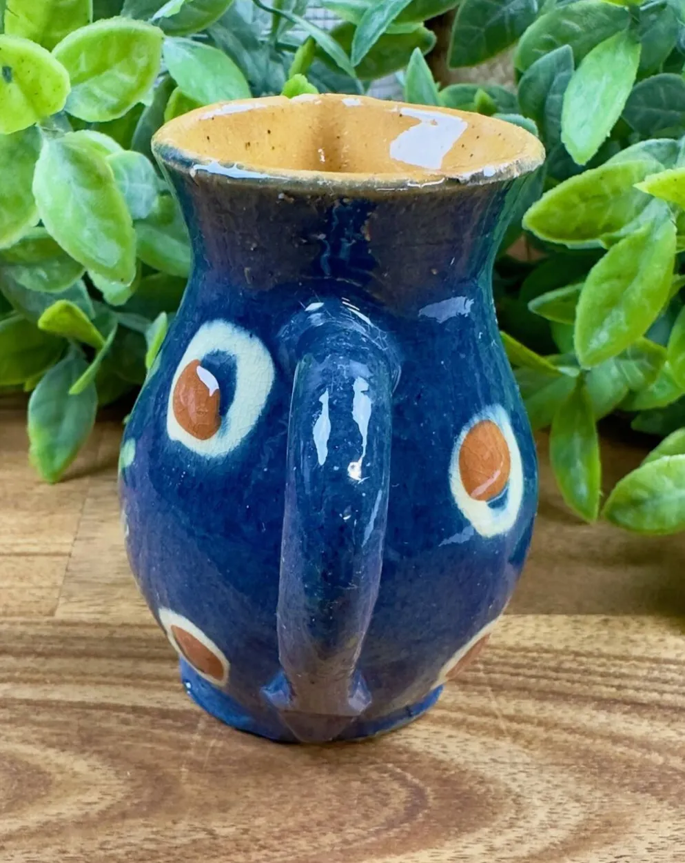 Petit pichet en céramique bleue décor floral peint main vintage