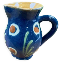 Petit pichet en céramique bleue décor floral peint main vintage