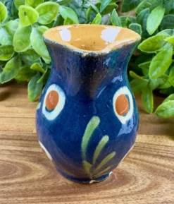 Petit pichet en céramique bleue décor floral peint main vintage