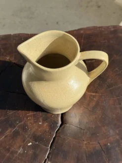 Petit pichet en grès beige H14 L15