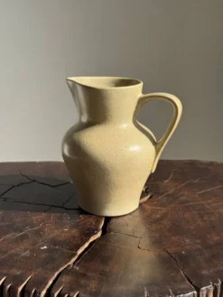 Petit pichet en grès beige H14 L15
