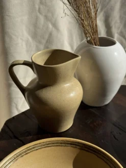Petit pichet en grès beige H14 L15
