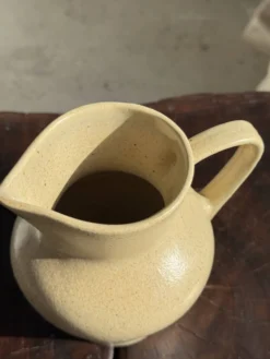 Petit pichet en grès beige H14 L15