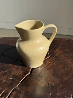 Petit pichet en grès beige H14 L15