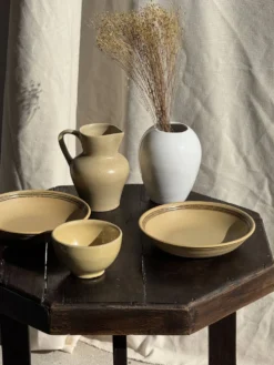 Petit pichet en grès beige H14 L15