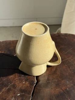 Petit pichet en grès beige H14 L15
