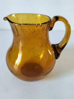 Petit pichet en verre bullé de Biot jaune doré