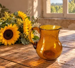 Petit pichet en verre bullé de Biot jaune doré