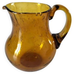 Petit pichet en verre bullé de Biot jaune doré