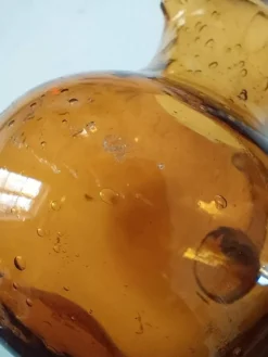 Petit pichet en verre bullé de Biot jaune doré