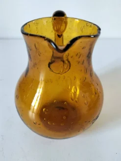 Petit pichet en verre bullé de Biot jaune doré