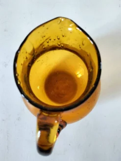 Petit pichet en verre bullé de Biot jaune doré