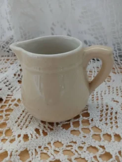 Petit pichet/ pot à lait / crémier ancien