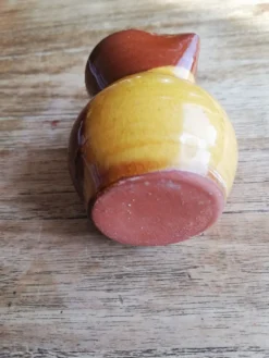 Petit pichet terre cuite bicolore marron jaune