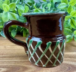 Petit pichet vintage en céramique émaillée brune décor géométrique