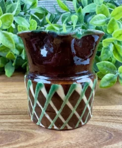 Petit pichet vintage en céramique émaillée brune décor géométrique