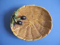 petit plat apéritif olives Au vieux Vallauris table vintage appetizer dish