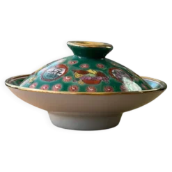 Petit plat couvert chinois en porcelaine, décor Wan Shou, années 1970-80