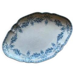 Petit plat terre de fer Emile Bourgeois motif guirlande fleurs bleues
