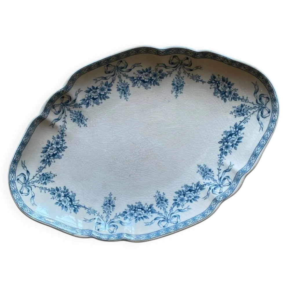 Petit plat terre de fer Emile Bourgeois motif guirlande fleurs bleues