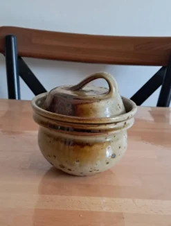 Petit pot en grès pyrité