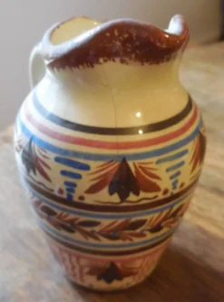 Petit pot à lait ancien en céramique de Quimper