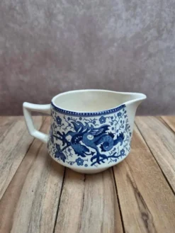Petit pot à lait Boch Frères – La Louvière modèle Dragon – décor bleu – Belgique vintage