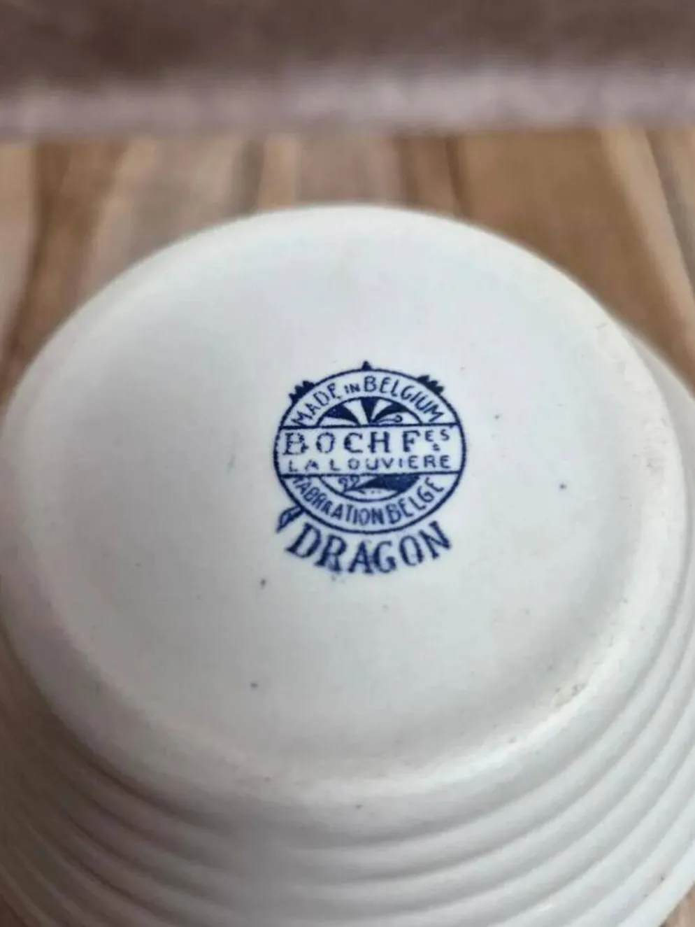 Petit pot à lait Boch Frères – La Louvière modèle Dragon – décor bleu – Belgique vintage