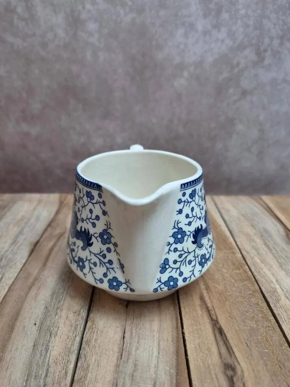 Petit pot à lait Boch Frères – La Louvière modèle Dragon – décor bleu – Belgique vintage