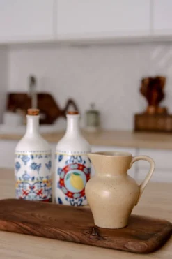 Petit Pot à Lait en Grès Moucheté
