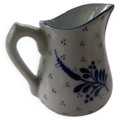 Petit pot à lait en porcelaine de Limoges