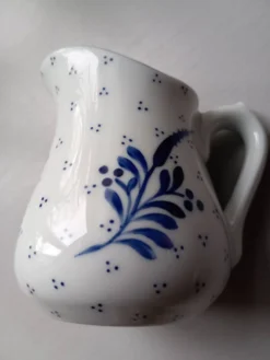 Petit pot à lait en porcelaine de Limoges