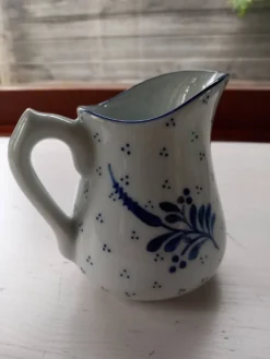 Petit pot à lait en porcelaine de Limoges