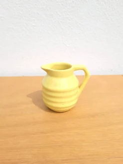 Petit pot à lait jaune Onnaing vers 1930