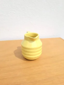 Petit pot à lait jaune Onnaing vers 1930