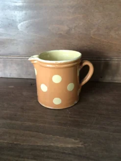 Petit pot rustique à pois