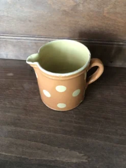 Petit pot rustique à pois