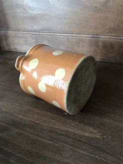 Petit pot rustique à pois