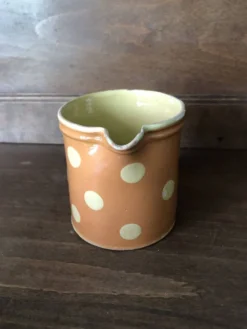 Petit pot rustique à pois