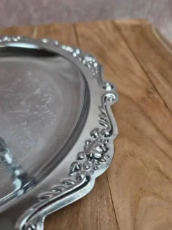 Petit présentoir rond vintage en métal chromé – style rocaille