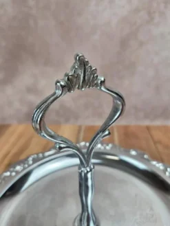 Petit présentoir rond vintage en métal chromé – style rocaille