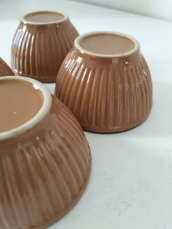 4 petits bols vintage en grès brun et liseré noir