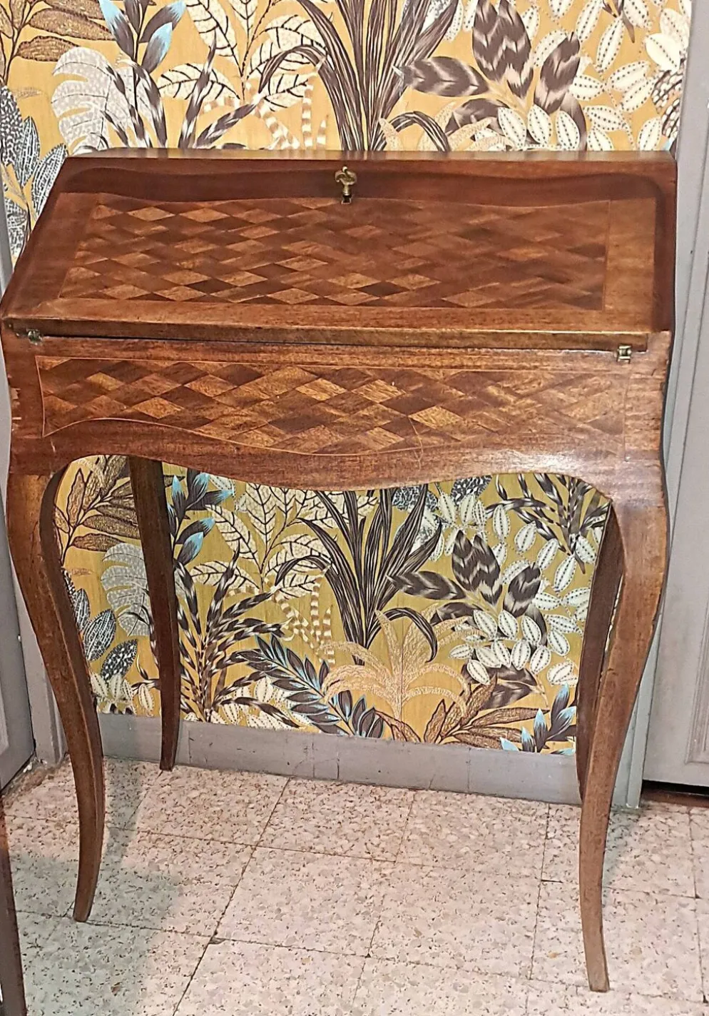 Petit secrétaire XIX style Napoléon III plateau rabattable et marqueterie