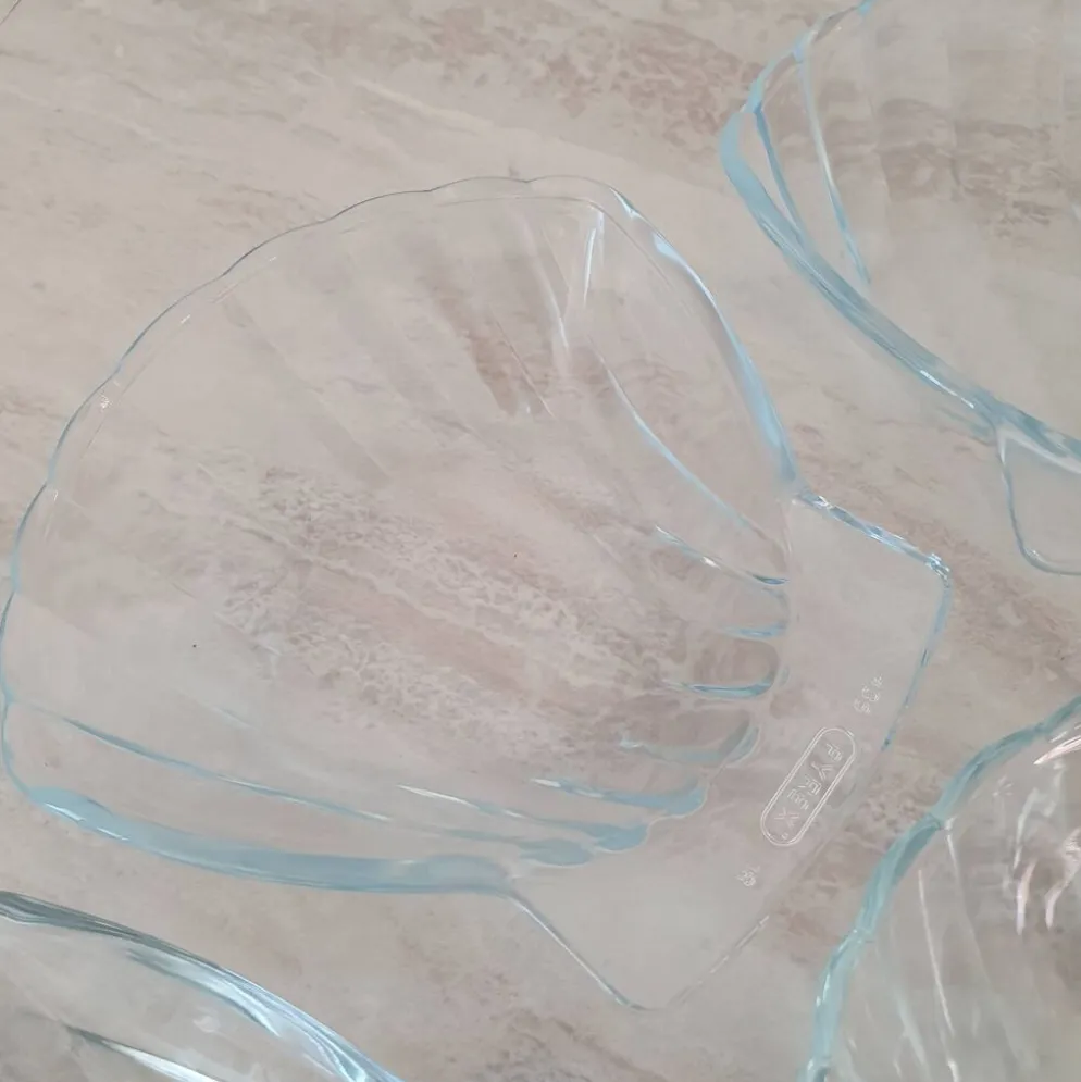 8 petits plats ramequins en forme de Coquillage en verre transparent