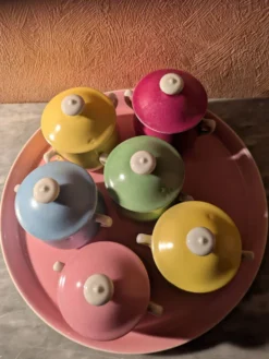 6 petits pots de crème en porcelaine de limoges avec plateau