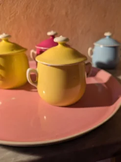 6 petits pots de crème en porcelaine de limoges avec plateau