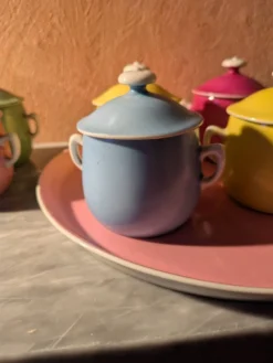 6 petits pots de crème en porcelaine de limoges avec plateau