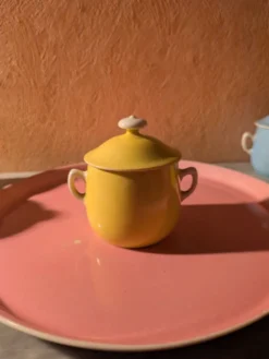 6 petits pots de crème en porcelaine de limoges avec plateau